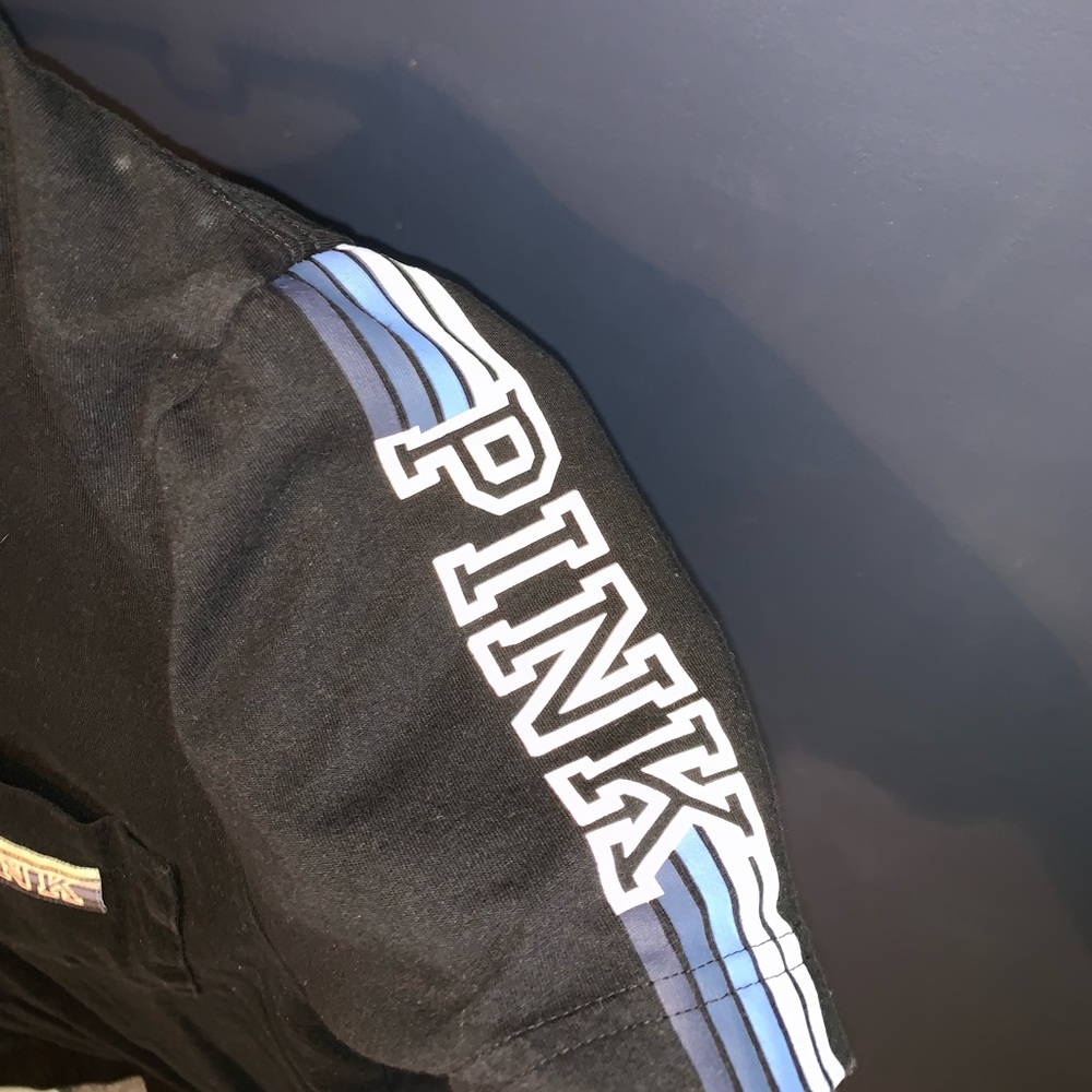 VS Pink black and blues t-shirt